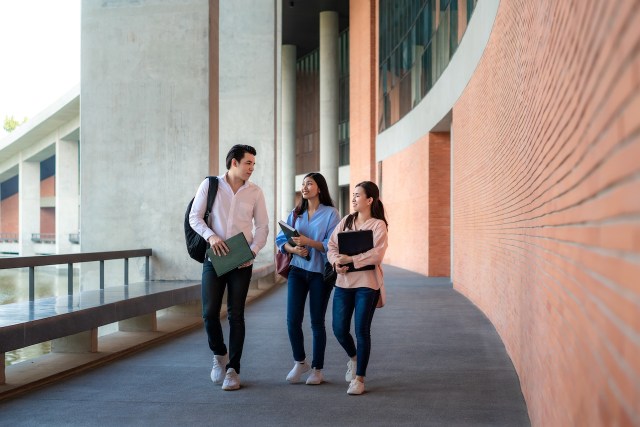 Understanding the Key Differences Between Public and Private High Schools